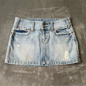 American Eagle Distressed Vintage Style Mini Jean Skirt!